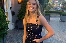 lizzy greene posing yooying