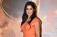 katrina kaif vikas bahl opts hue cry clothing heroines lux caress advertisment feature