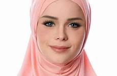 muslim hijab amira