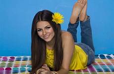 victoria justice soles celebrity feet pose comments reddit celebrities belly lying hemming valent jeans