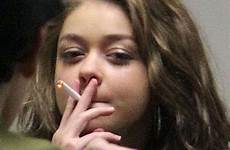 sarah hyland smoke jessica smoking parker real life celebrities female cigarettes celebrity beautiful who smokers girl believe never would visit