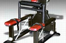 dungeon play restraint bench playroom meubles idées chambres rouges submissive latex