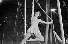 1949 barnum sarasota ringling aerialist cirque resting rehearsing leen nina magnifiques