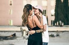 lesbian instagram cute lesbians kissing salvo camden scott couple hembra club lésbico