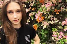 farmiga taissa sister irene potret sosok suster pemeran talking fakta memesona vestal scare tersembunyi soal berumur masih peters evan matamata