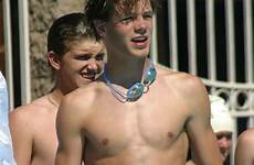 speedo twinks shirtless swim swimsuits swimming bods blowjobs gagged โดย