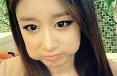 jiyeon korean selca selfies cute korea ara large tara puffy makeup eye anne irises too pose although often camera classic