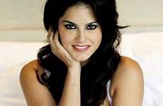 sunny leone seduces snow white lingerie paste blow wish copy code link place okynews if hot bolly holly