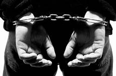 handcuffed handcuffs mensenhandel gearresteerd photograph arrest autospies buitenlander lissabon unlicensed drivers blocks complaint