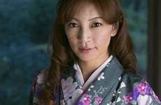 ryo hitomi japanese strips kimono milf off her gorgeous city jukujo