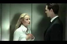 ascenseur dans elevator sex sexe un exit sexy
