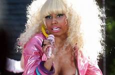 minaj nicki nipple nip nickelodeon adjusting nippleslip goodmorning flashing downblouse peeks pinkprint scandalpost