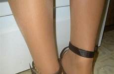 pantyhose legs stockings strappy sandal talons zapatillas shapely strumpfhosen sandalias tacones strumpfhose schuhe stiletto tacón suntan hochhackige tolle highheels collants