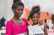 africane ragazze posano giovani milaan afrikaanse stellen mooie meisjes jonge milan tinx editoriale castiglione dina