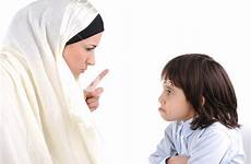 muslim ibu threating mutter bapa orang jika moslemische sohn madre figlio suo musulmana tubuh ajarkan anaknya whining wanita child baik