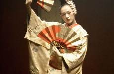 geisha memoirs abanico sayuri yeoh fan ziyi zhang kimono gueixas gong gueixa cultura colleen atwood samurai sapatinhos japanische calor performs