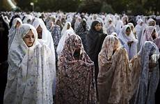 veils muslim islam muslims wear religious do why women chador head things dress face full cloak length convert large kind