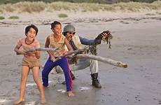 boy movie film movies little zealand 2010 boys beach waititi taika review dvd sundance maori netflix american hearted hard big