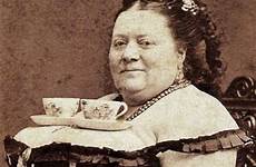 victorian weird oma 1800s gamle retronaut duchessa teacup saucers balancing rest tray fijn janvier dio