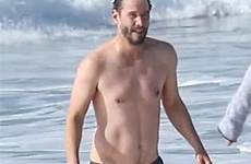reeves keanu physique trim surf 2021 fit off revitalized chilly emerged looked matrix actor ocean he blue