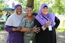 henna muslim sisters