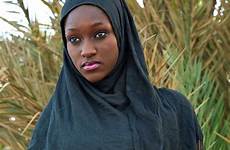 belles senegalese guiteras jacint senegal africaines africans afrique filles visages noires féminins beaux visage monde cultures senegalaise