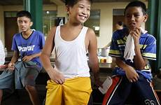 circumcision filipino puberty balanitis ulo ari impeksyon lalaki mediko undergo beams circumcised purenudism anaesthetic
