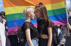 lesbian girls cute lgbt girl couple dating sexy hot pride aesthetic couples bisexual gay lgbtq amor fotos uploaded user lésbico