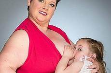 breastfeeding extended sharon milk spink moeder engeland borstvoeding breastfeed mum figlia defends jarige krijgen wil daughters familienieuws allatta breastfed damage