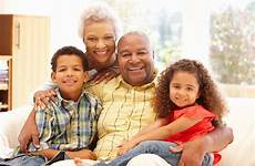 seniors grandparents abuelos nietos afroamericanos enfermo ocupa grandparent mayores
