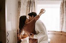 hotel honeymoon room couples photoshoot cute couple kissing memories unforgettable romantic bed poses wedding photography hotels inspi engagement choose board