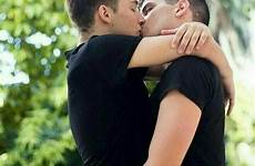 gay kissing men couples cute hot guys man amor aesthetic couple tumblr bi salvo hombres homens lgbt choose board mignon