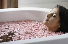 taking tub showering nbcnews media3 detox think dermatologist explains baths