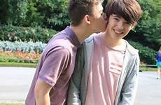 gay cute boys couple pretty kissing tumblr ragazzi teenage couples emo guy un kiss wearing quotes men videos guys teenager