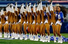 cheerleaders cowboys cheerleader splits wardrobe malfunctions cheerleading hotness accidentally magos fails stretching packers raccolta texas liberales voces read