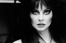 elvira peterson cassandra mistress addams morticia trevas rainha munster divas beltane goth dominatrix 1980s eyecandy vintageruminance