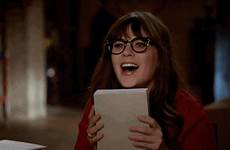 zooey deschanel laughing jessica jess hilarious realized turned believed crois liebster gifer laughter buzzfeed c4d