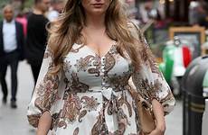 kelly brook breasts big candids studios busty radio london heart 1430 hotcelebshome