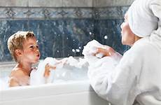 bathtub herfamily ie safer bathe mandi showering older untuk thehealthy istock probably manfaat subuh kesehatan fazer fotostorm enfants m0 pudeur