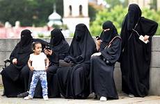 voile niqab musulmans visage islamique voiles burqa burka hidjab hijab confusions beaucoup vano tbilissi géorgie portant