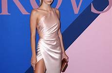 delilah hamlin belle dress red carpet fashion awards high dresses evening slit satin sexy gown thigh shoulder cfda formal blush