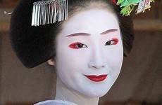 maiko geisha hairstyle kyoto