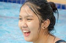 pool tienermeisje thais zwembad