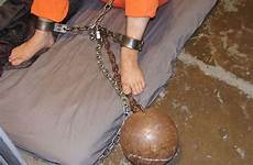 shackles prisoner slaves mach