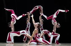 acrobat acrobats acrobatic troupe performers acrobatica mregroup performer ginnastica