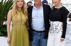 penn dylan daughter dapper stylishly joins clad photocall typically