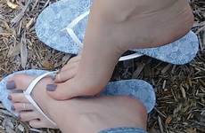 feet flops mels