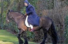 queen horse elizabeth riding horses ii sandringham her ride rides pony fell year queens old estate still years england reine