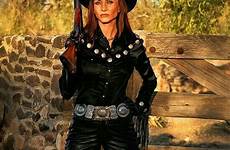 cowgirl cowgirls chaps outfit cowboy hitwoman jeans bobbi robbing horseback jeen leder westerns cowboys gaucho