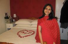 honeymoon desi hotel couple barmuda enjoy indians girls girlz kameez shalwar asian british aunties celebrity